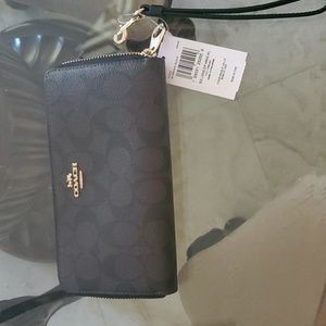 New!! Coach wallet with zipper plus wallet strap